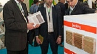 Vēstnieks Lielbritānijā Eduards Stiprais apmeklē Latvijas stendu izstādē "Ecobuild 2013"